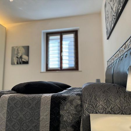 Family Stylish Apartment Norcia Exterior foto